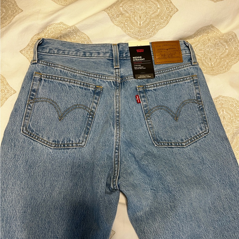 Levi’s Wedgie Straight High Rise Jeans Size 28